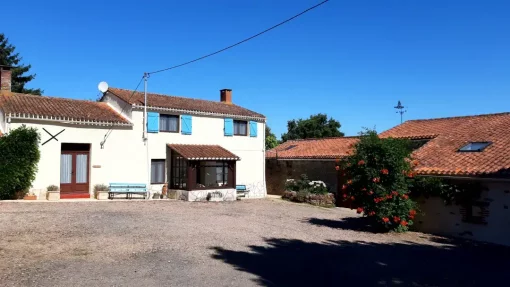 Photo of front view of Le Marronnier - holiday rentals