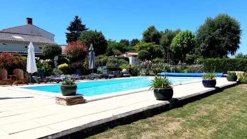 Image de la piscine de La Petite Guyonnière - activités de plein air